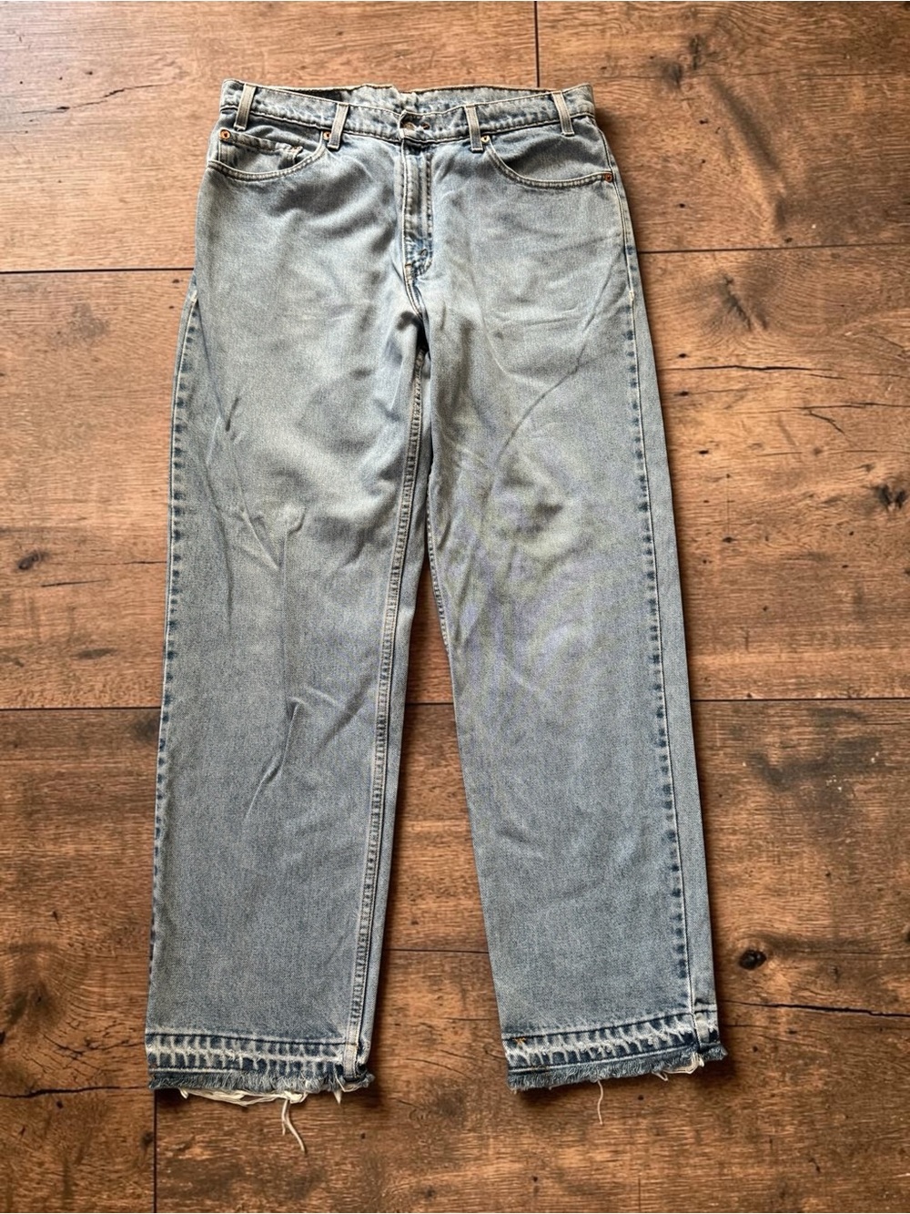 Vintage Levi’s 550 Jeans Mens 36x30 Relaxed Fit Light Wash Distressed Hem